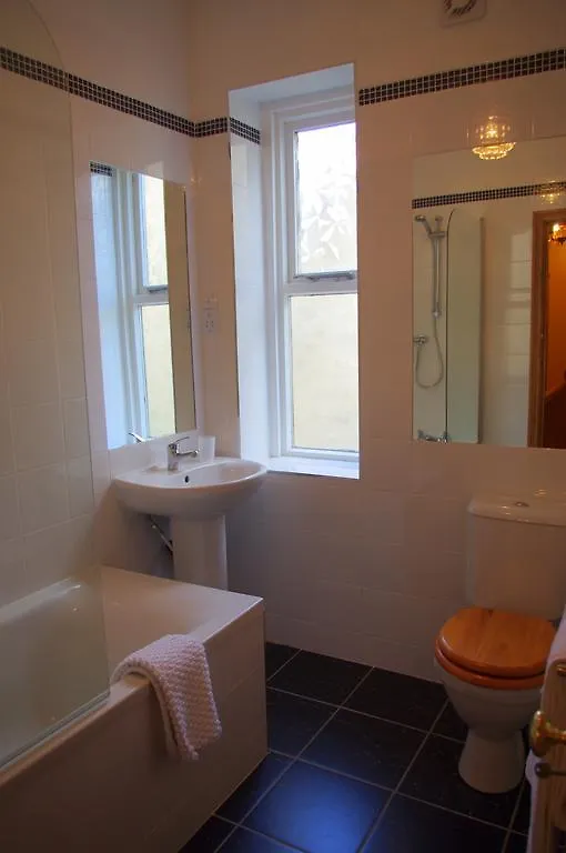 Crown House Suites Halifax Gasthuis